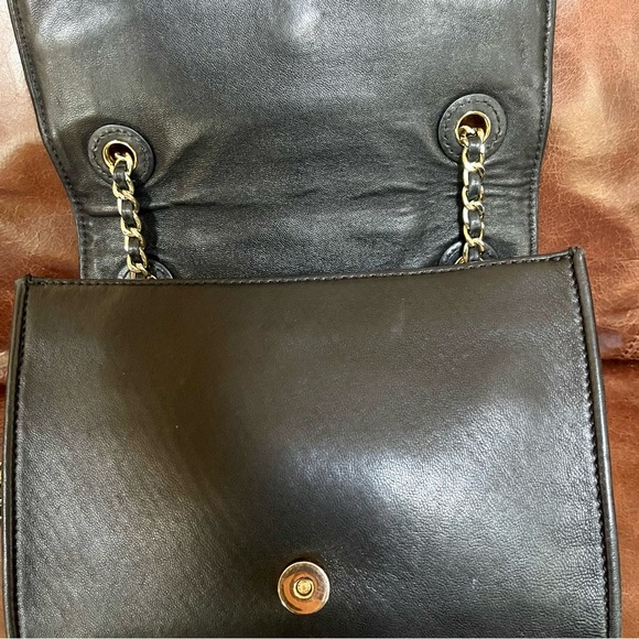 Tory Burch Leather Fleming Medium Shoulder Bag - Picture 11 of 15